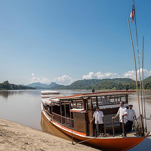 Schiff auf dem Mekong in Laos 