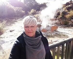 Ariane Bunge am Geothermalfeld von Rotorua in Neuseeland