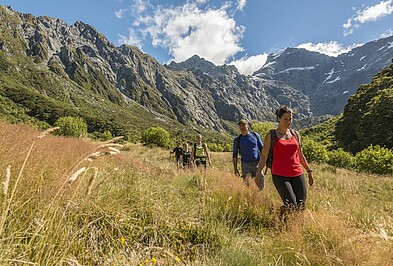 Wanderer in den Bergen von Neuseelands Südinsel