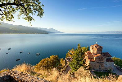 Kirche am Ohrid-See in Albanien am Balkan