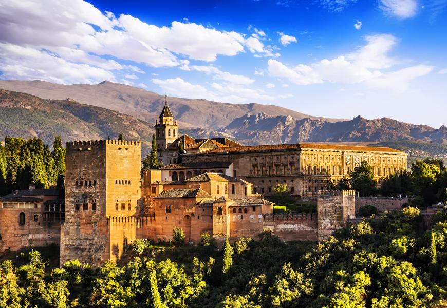 https://www.taruk.com/fileadmin/user_upload/BLOG/Alhambra_in_Granada/TEASER_BILD/alhambra-granada-spanien-andalusien-festung.jpg