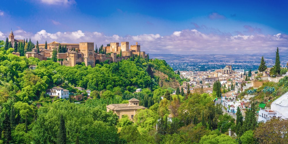 Panorama-Foto der Alhambra und Granada in Andalusien