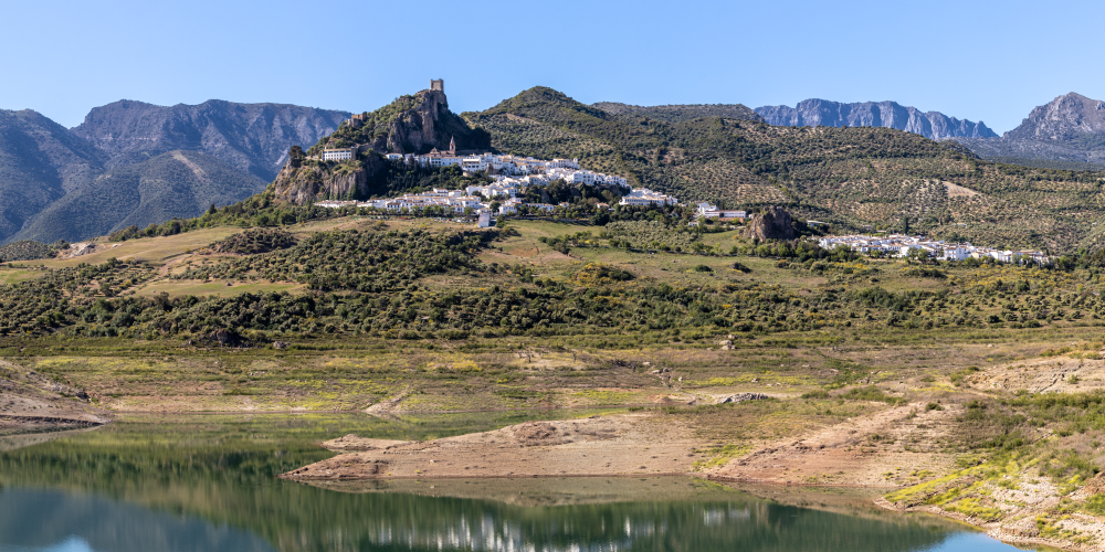 Das Pueblo Blanco Zahara de la Sierra in Andalusien