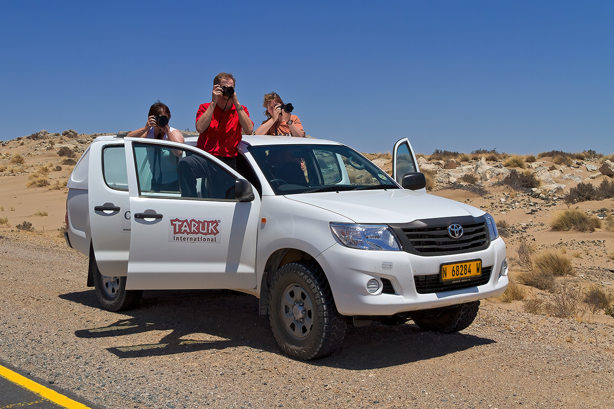 Namibia Personen fotografieren Fahrzeug Afrika