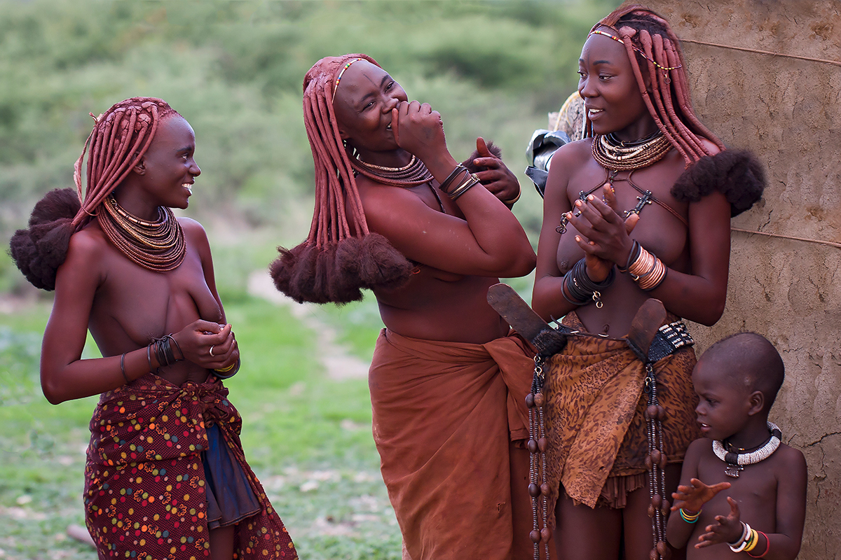 Namibia Tanzende Himba Dorf Frauen