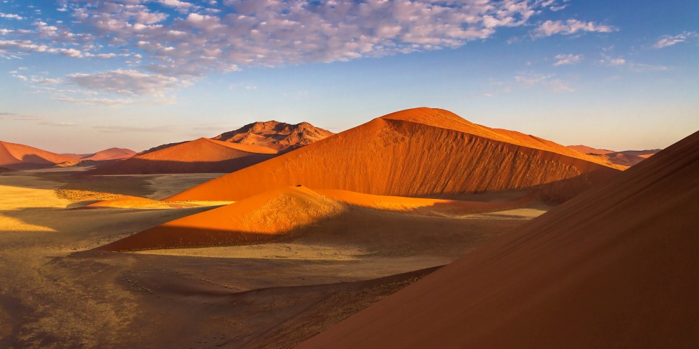 Dünen am Sossusvlei in der Namib-Wüste in Namibia
