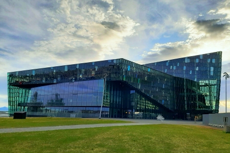 Glasgebäude in Reykjavik